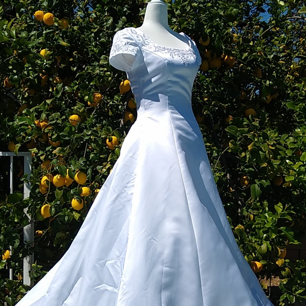 New Victoria's Satin Square Neck Wedding Dress…